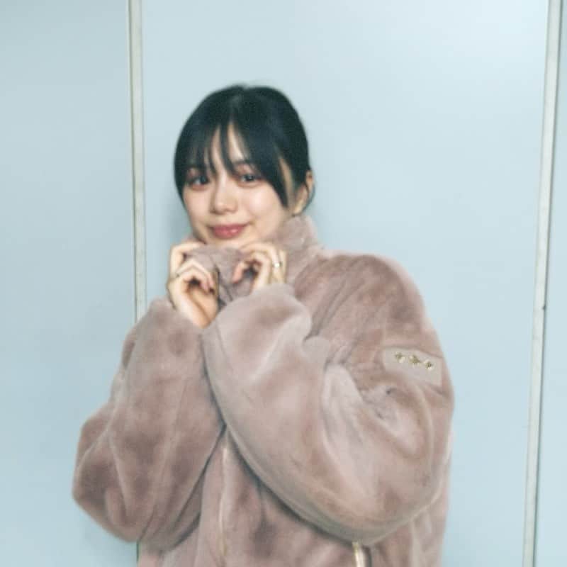 紺野彩夏のインスタグラム：「ふわふわであったかくて、この冬大活躍の予感、、、！ 最近、ピンクがとっても好きです☺︎#TATRAS #タトラス #フリース #pr  @tatras_official @wwb_media」
