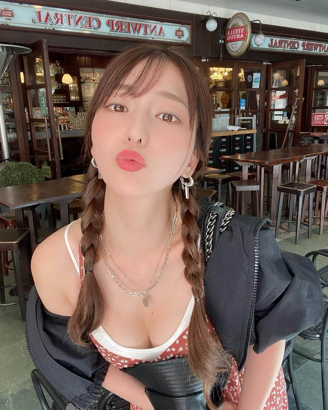 堀尾実咲のインスタグラム：「秋っぽくなってきたー🍂 と思ったら この日まさかのけっこー暑くておでこに汗かいたよ👶wうぴ  帽子とったら髪ボっサボサだったんだけどw せっかく久しぶりに 三つ編みめろ子したから載せちゃう🫶  #epine #épine #zara #spiralgirl #めろふく」