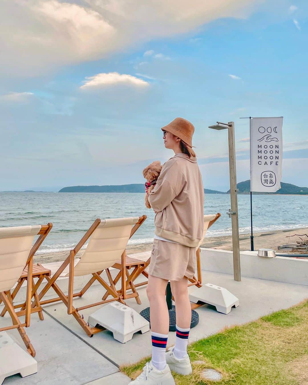 瀬口かなのインスタグラム：「ストレンジャーシングスの靴下履きたくてのコーデ。探検隊みたいになった😂 ⁡ セットアップはshein🐻 帽子はUNIQLO。 ⁡ 秋になるとベージュばかりになるなぁ。 ⁡ ⁡ #instalike #instadaily #selca #selfie #japanesegirl #shein購入品 #shein #sheinコーデ #uniqlo #ユニクロコーデ #ユニクロ購入品 #ベージュコーデ #秋服コーデ #秋服 #ストレンジャーシングス」