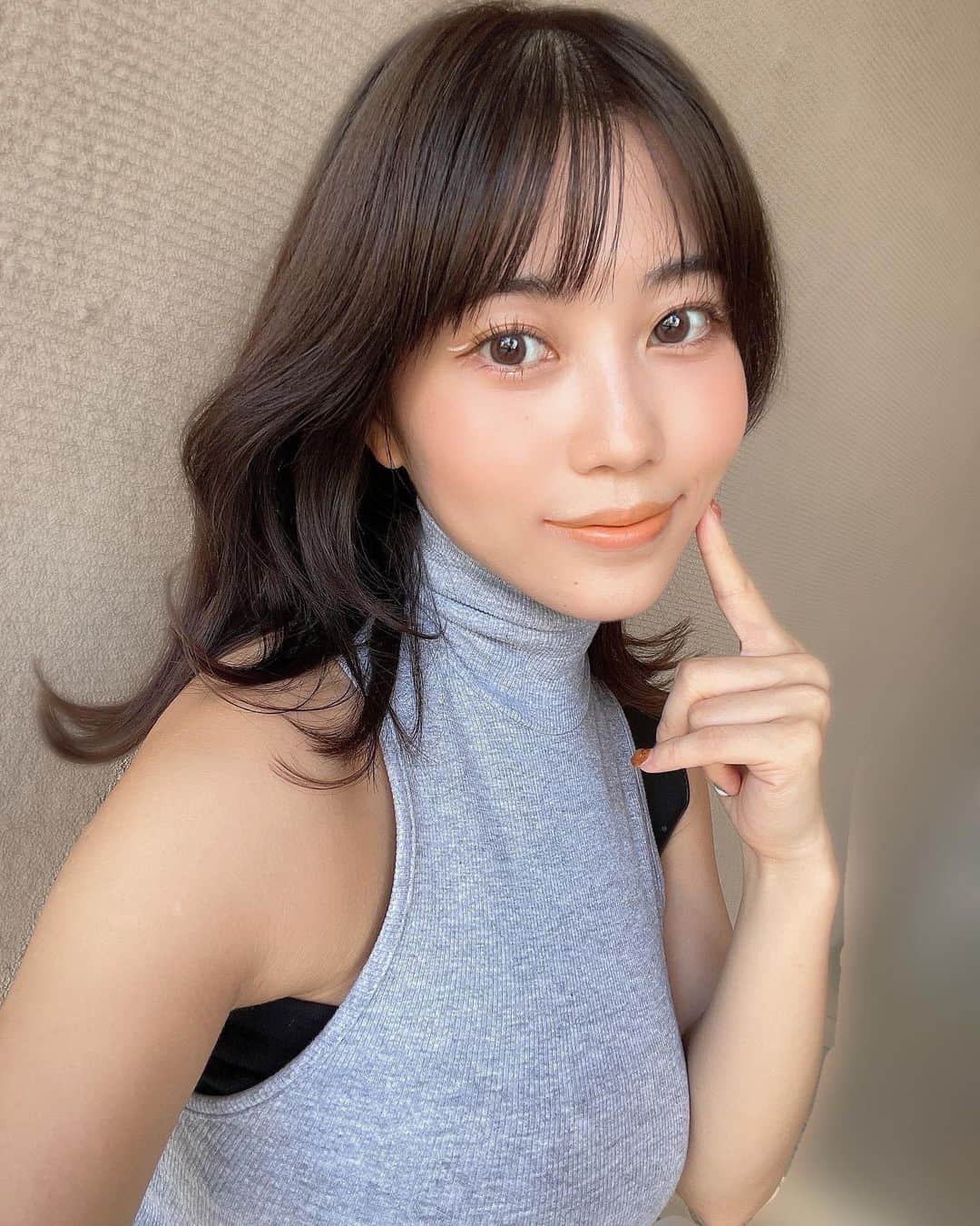 のインスタグラム：「🧡×🤍メイク . . . .  #グラビア#グラビアアイドル#インスタグラビア#グラドル#グラドル自画撮り部#自撮り#私服#水着#ヘアアレンジ#写真#写真好きな人と繋がりたい#photo#被写体#撮影会#撮影#ファッション#좋아#셀#팔로우#오오티디#instagood#instadaily#selfienation#me」