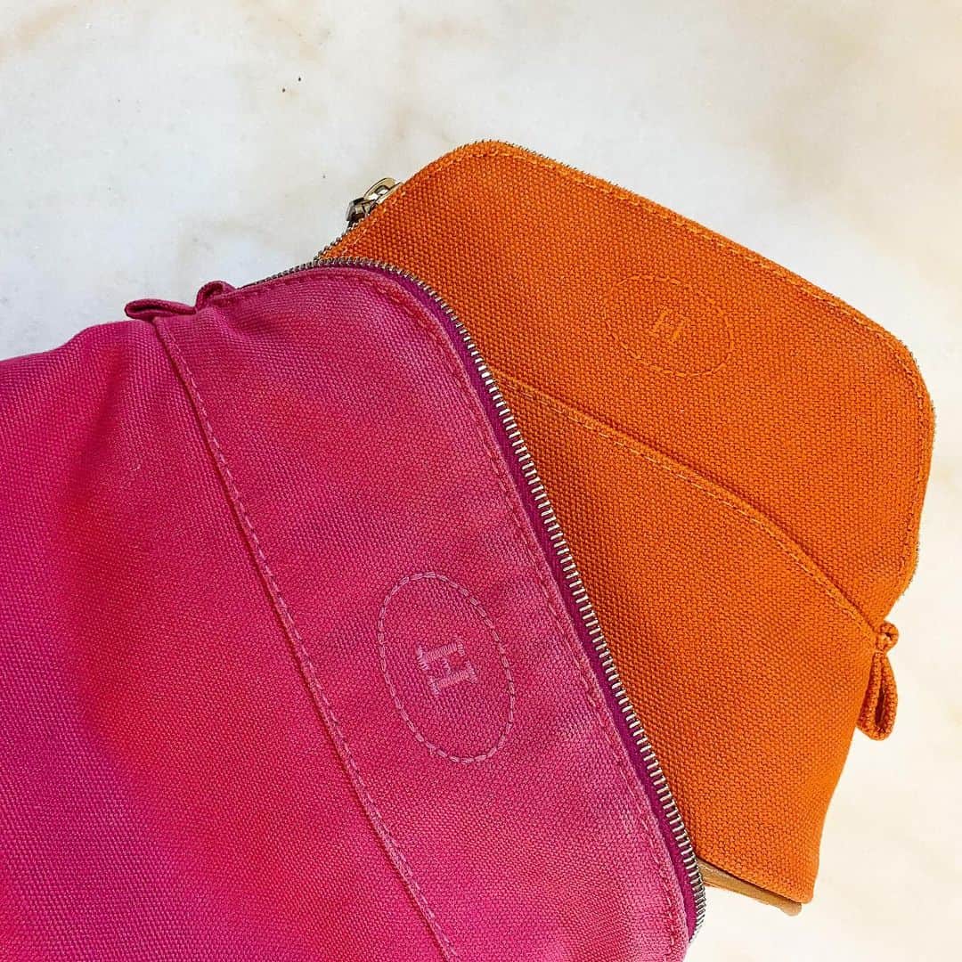 のインスタグラム：「#ボリードポーチ 🧡💙🧡💙 ピンクもオレンジ🍊もおかわ🐻💗  BAGのサイズにあわせて 使い分けてる💋  #love #happy #hermes #エルメス #エルメス好きな人と繋がりたい」