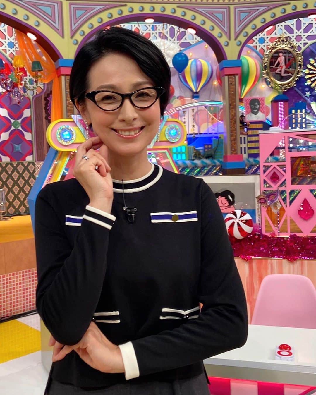 野村真季のインスタグラム：「9/27 #有吉クイズ ゴールデン2時間SP 着用衣装  ニット・スカート @lanvincollection  ブーティ @grandegrande_official  ピアス・リング @stellarhollywood   ＊Tverで見られます！  #テレビ朝日 #アナウンサー #アナウンサー衣装 #ootd #野村真季」