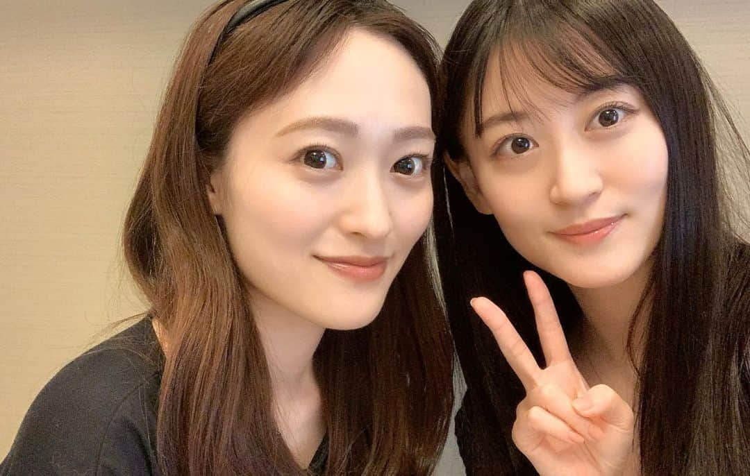 上西恵のインスタグラム：「ぽぴぽぴりぽぽと、可愛いベイビーに会ってきました☺️ ⠀ 久しぶりのりぽぽ 話したいこと沢山すぎてあっという間だった☺️🕐 ⠀ そしてぽぽベイビー可愛すぎた… ⠀ お話しできるようになったら おばさん赤ちゃんの時抱っこしたよ〜☺️ミルクあげたよ〜☺️って話そう🥹 ⠀ ピーバブちゃん🐶も可愛くて 癒されまくりの時間でした☺️」