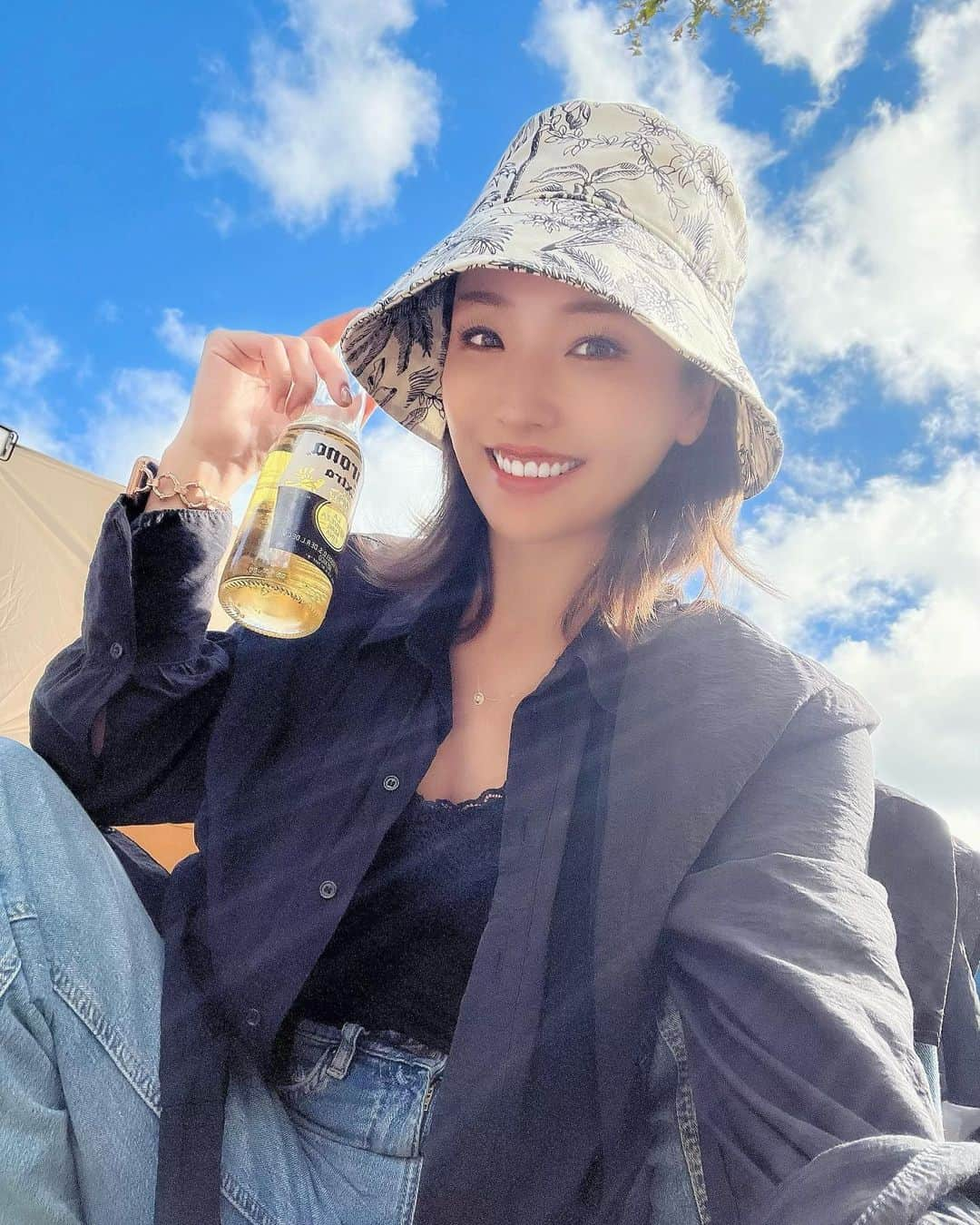 本条舞さんのインスタグラム写真 - (本条舞Instagram)「快晴ビール！最高！🍺  #本条舞 #actor #actress  #ビール #ビール女子 #日本一嬉しそうに飲み食いする女 #コロナビール」9月27日 22時05分 - mai_honjyo_official