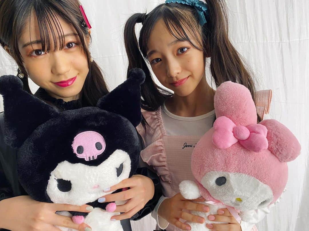 ニコ☆プチのインスタグラム：「. . 黒ガーリーと 甘ガーリーな2人♡ . #濱﨑心愛 #中瀬梨里 #クロミ #マイメロディ #ニコプチ」