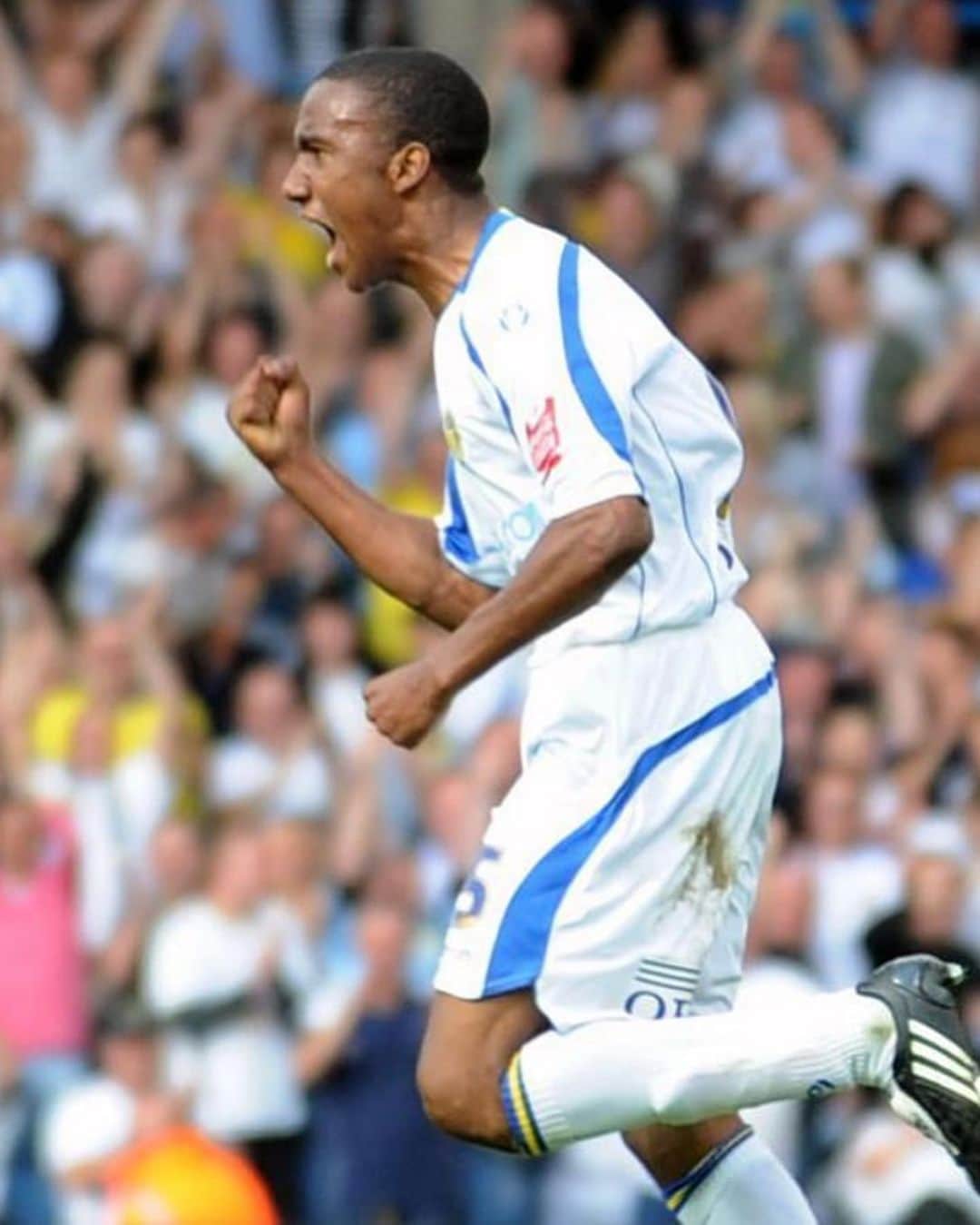 ファビアン・デルフのインスタグラム：「So today I announce my retirement with nothing but happiness and gratitude for what this beautiful game has given me. Massive shout out to my family, friends, players and staff from the amazing clubs I have been fortunate enough to represent as well as the support I have had from the fans.」