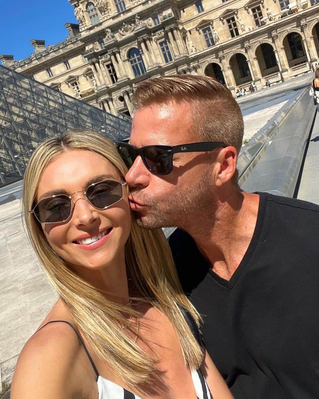 Ludi Delfinoのインスタグラム：「Happy Birthday to the king of my heart, thank you for making my life better everyday. Love you @ericdchambers」
