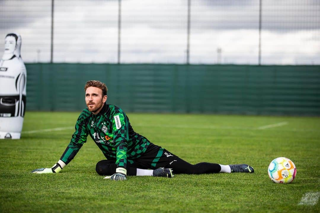 トビアス・ジッペルのインスタグラム：「Let’s go ⚽️🧤 @borussia @puma #bmg #training」