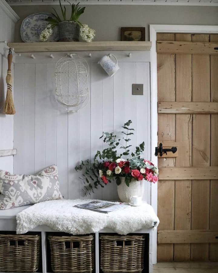 近藤麻理恵のインスタグラム：「Take a moment to find stillness in your week. Photo by @ourlittleflintcottage」