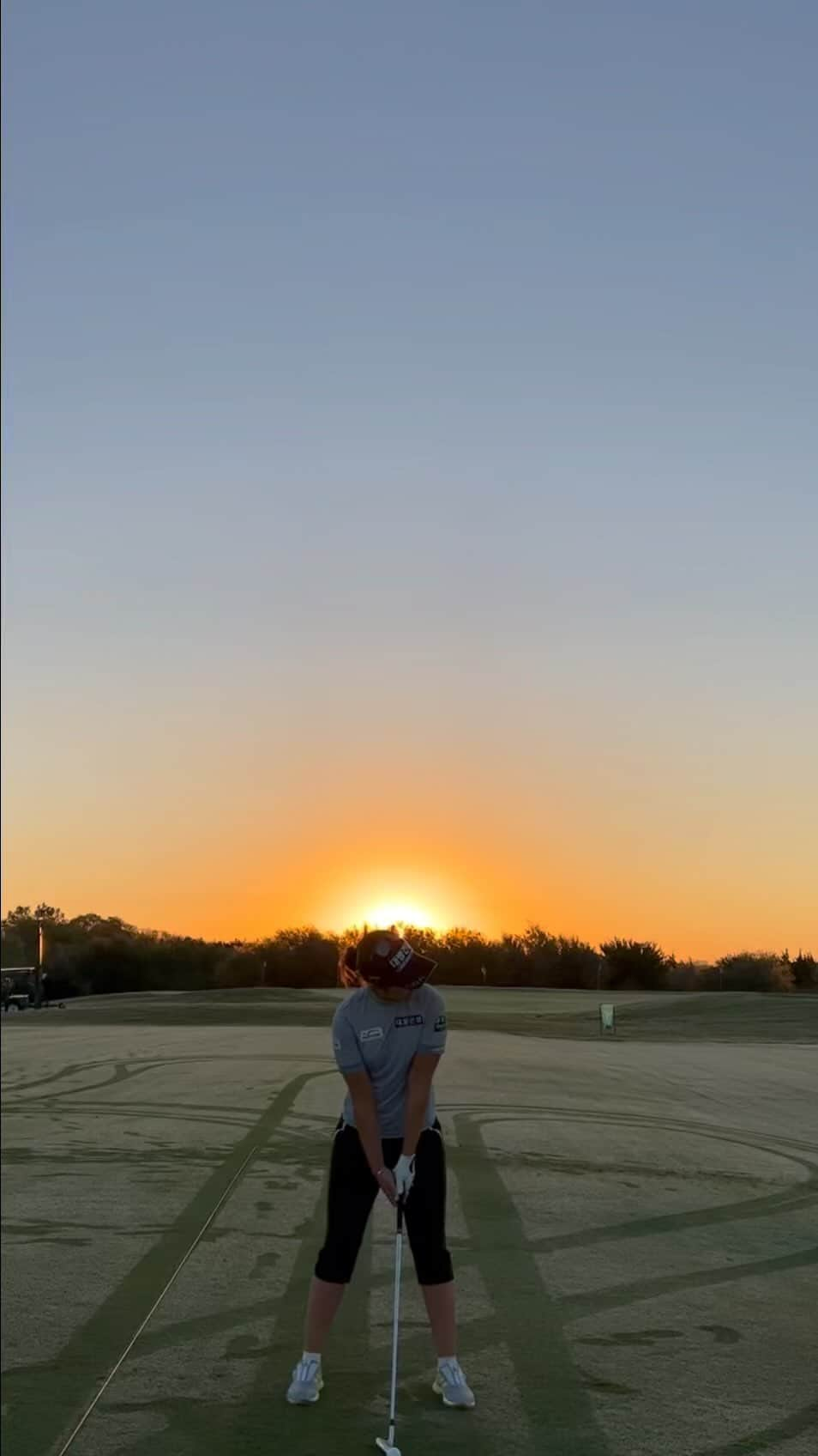 イ・ジョンウン6のインスタグラム：「일출샷⛳️ shot during sunrise,🌅 #7am」