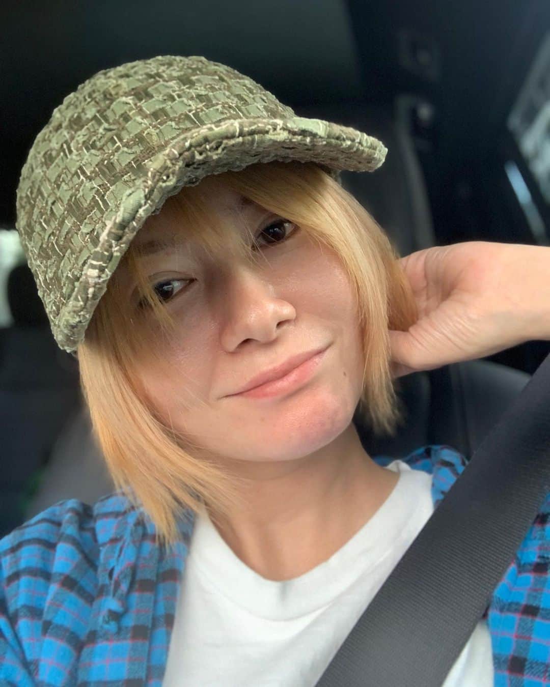 真木よう子さんのインスタグラム写真 - (真木よう子Instagram)「お気に入りの帽子やっときた！ 金髪はもうこれで最後かなぁ、、」9月28日 17時46分 - yokomaki_official
