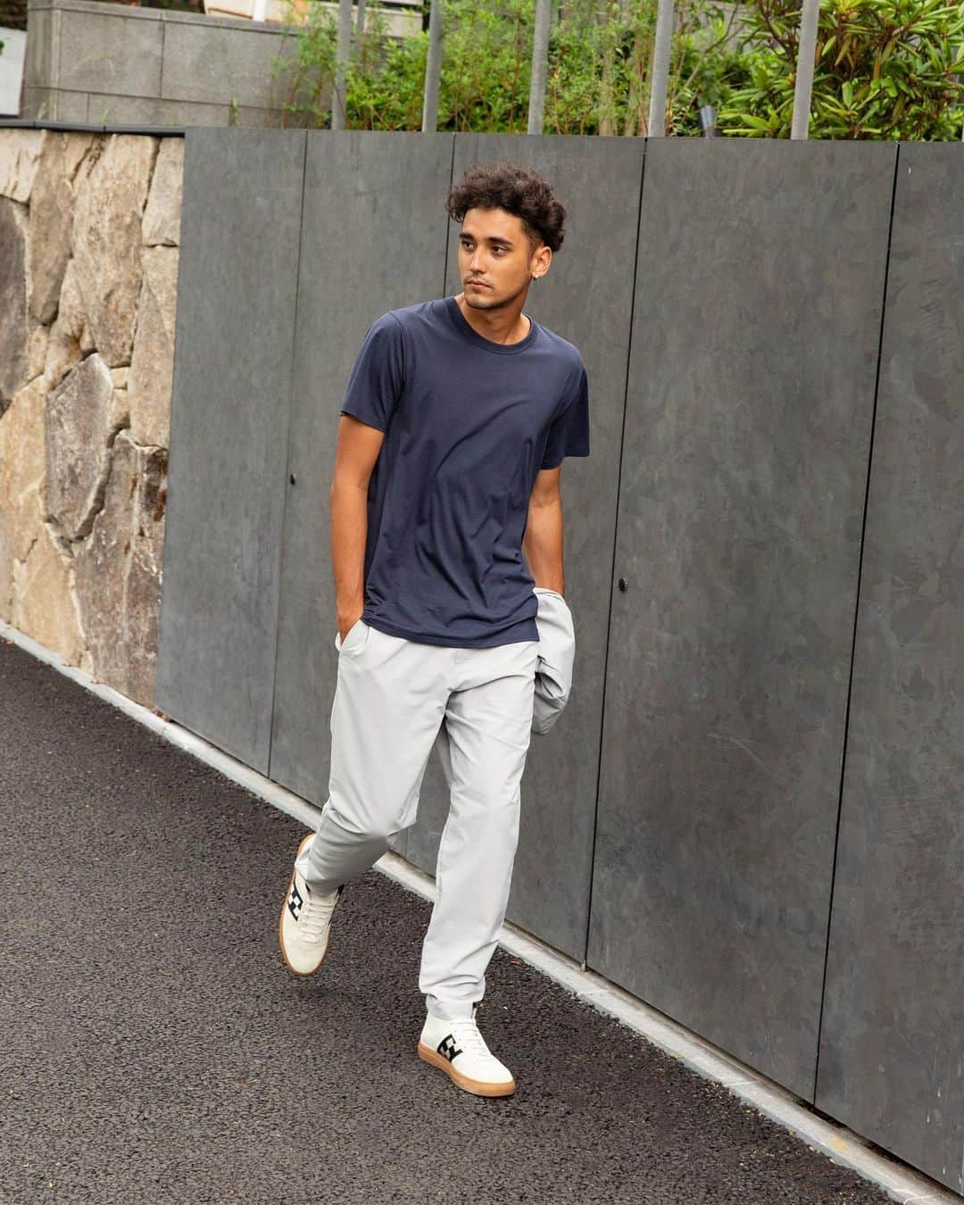 澁澤侑哉のインスタグラム：「Gray is one of my favorite color - the fabric is super smooth and comfortable. I could see myself wearing this casual suit during fall.  . . . @lululemonjp @fashionsnapcom  #pr #lululemon #shooting #model」