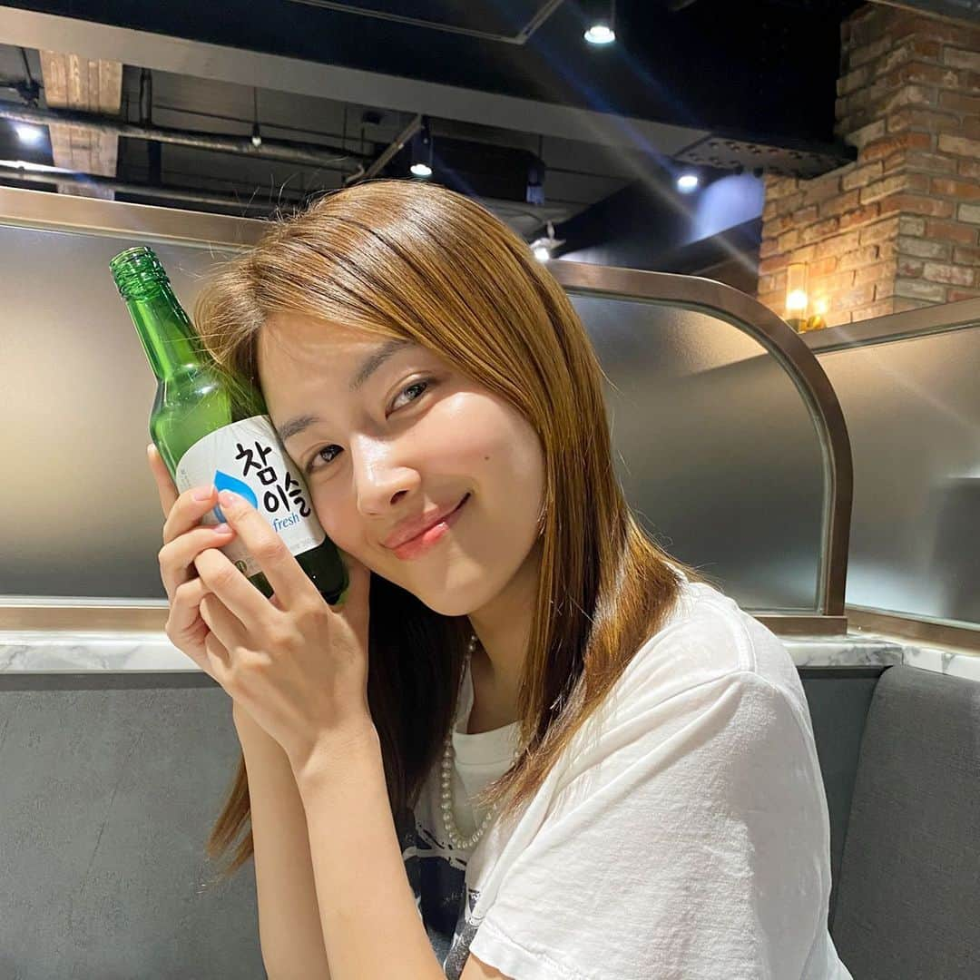 ク・チヨンのインスタグラム：「소주스타또💚 #soju #참이슬」