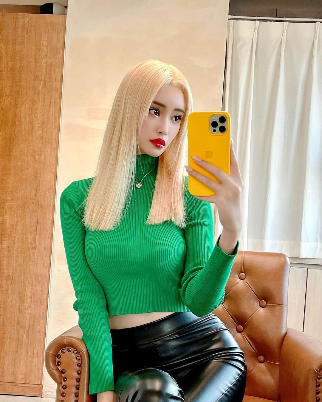 のインスタグラム：「アンクでヘアメンテしてきたよ💇‍♀️ エクステはいつもより短め✨ 短いのは楽だぁー💕」