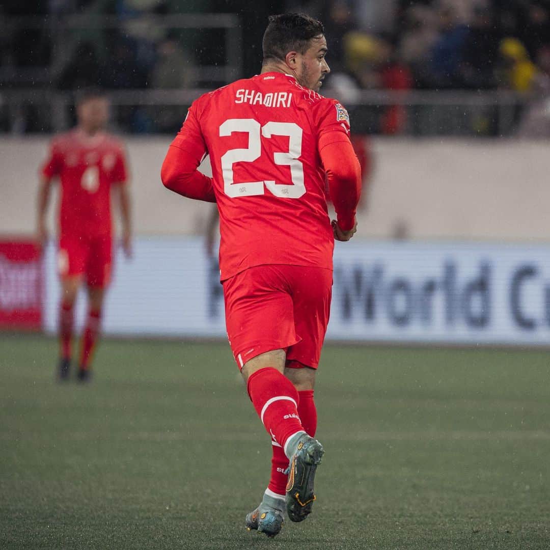 ジェルダン・シャチリのインスタグラム：「👌🏼⚽️🇨🇭❤️ #XS23 #Hoppschwiiz」