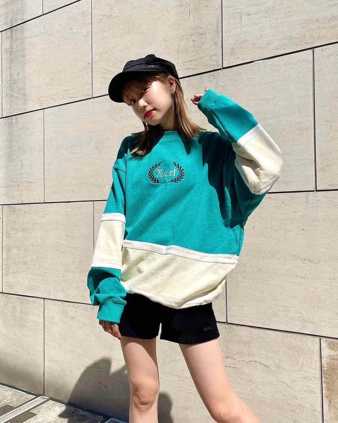 XGIRL_ootdのインスタグラム：「#xgirl_ootd @amane_sss 157cm 　 X-girl HARAJUKU STAFF 　 ------------------------------------ ▪️COLLEGE SWEAT TOP ￥12,100(税込) ▪️RIB SHORT PANTS ￥8,250(税込) ▪️CASQUETTE ￥5,500(税込) ------------------------------------ 　 #xgirl #xgirljp #xgirlus #エックスガール #秋コーデ #ストリートコーデ #ストリート系女子 #大人ストリート #スウェット #スウェットコーデ #カレッジロゴ #オーバーサイズ #ショートパンツ #ショーパンコーデ #キャップ #キャップ女子 #y2kfashion #y2kstyle」