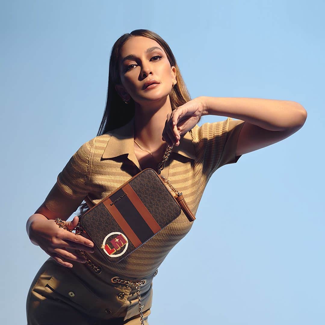ルナ・マヤのインスタグラム：「The initials bring more personality to the look and the bags of the Michael Kors Signature logo print handbags. You can have your version with #MKMYWAY that still runs until 16 October 2022 in @michaelkors stores in Jakarta and Surabaya.  #throwback to the #MKMYWAY photo and video shoot campaign.  #michaelkors #mkmyway #valiram  📷 @rajaregar 🎥 @luddyocra Styled by: @bimopermadi Makeup: @archangelachelsea Hair: @ade_ragil_hairdo」