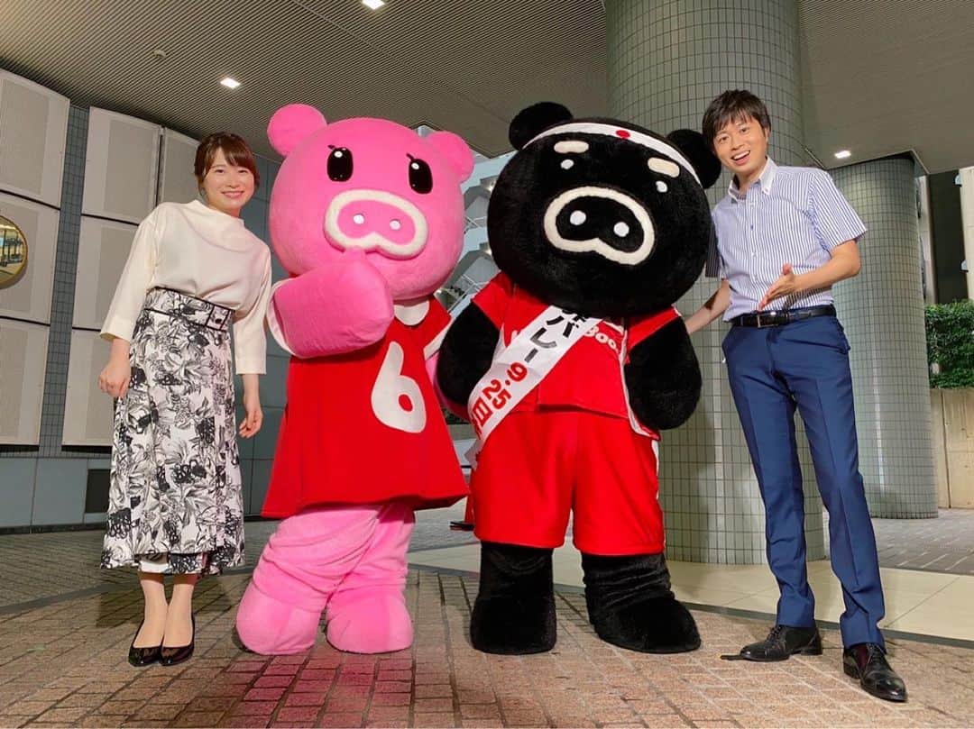 のインスタグラム：「別ショットバレブー＆ブーナちゃん 🤭 衣装スカート: #hdxuly  #nスタ #天気予報」