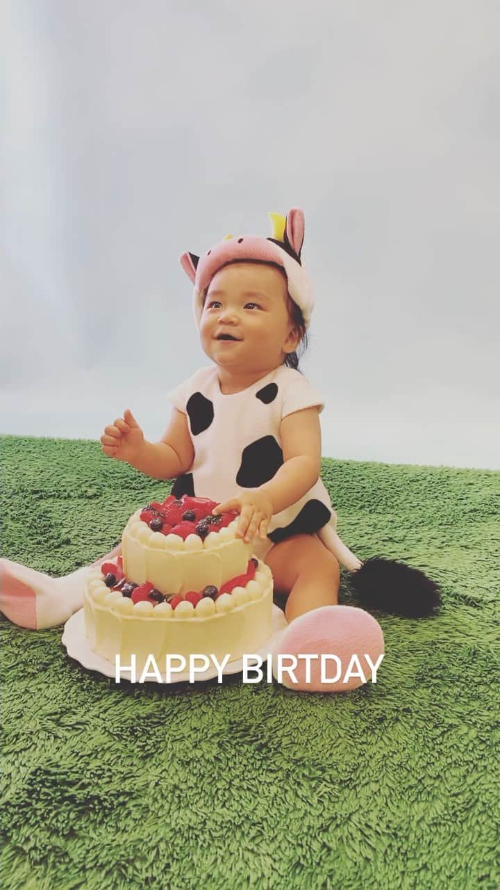 のインスタグラム：「りあん 1歳お誕生日おめでとう🎉 0歳振り返りムービー👶🏻」