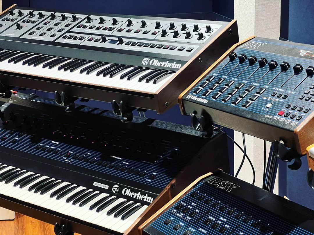 GeGのインスタグラム：「OB-X8きた😻 遂に揃ったね！ Love @oberheim_electronics   #synthesizer #アナログシンセ」