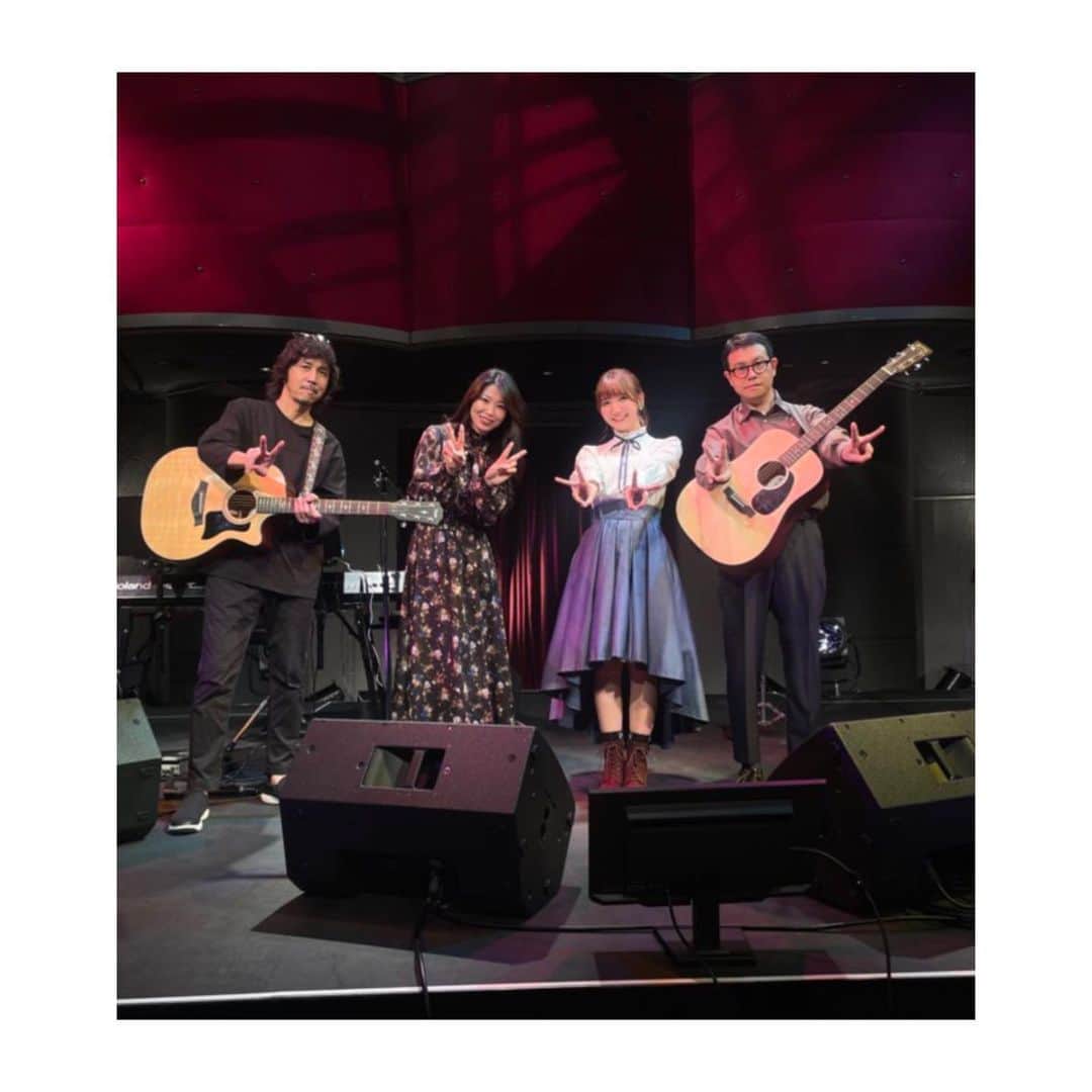 のインスタグラム：「【アコースティックライブ】 * * ありがとうございました😊🎵 とっても楽しかったよ！ しっとり歌うの好きだな〜〜！！！ * * お花や差し入れありがとうございます！ 台風直撃だったのに来てくれてありがとう🥲 * * 11月30日にコンセプトアルバムの発売、 来年2月11日には2ndライブも発表されました🌸 こちらもよろしくお願いいたします！♪」