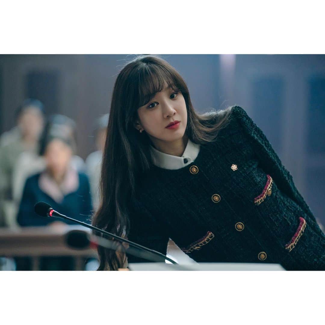 チョン・リョウォンのインスタグラム：「노촥히 at work😳 궁금하시믄 지금바로 디즈니+ 에서 3,4 부를 확인하세요❤️ #변론을시작하겠습니다 #mayitpleasethecourt  ep 3,4 has been opened just now」