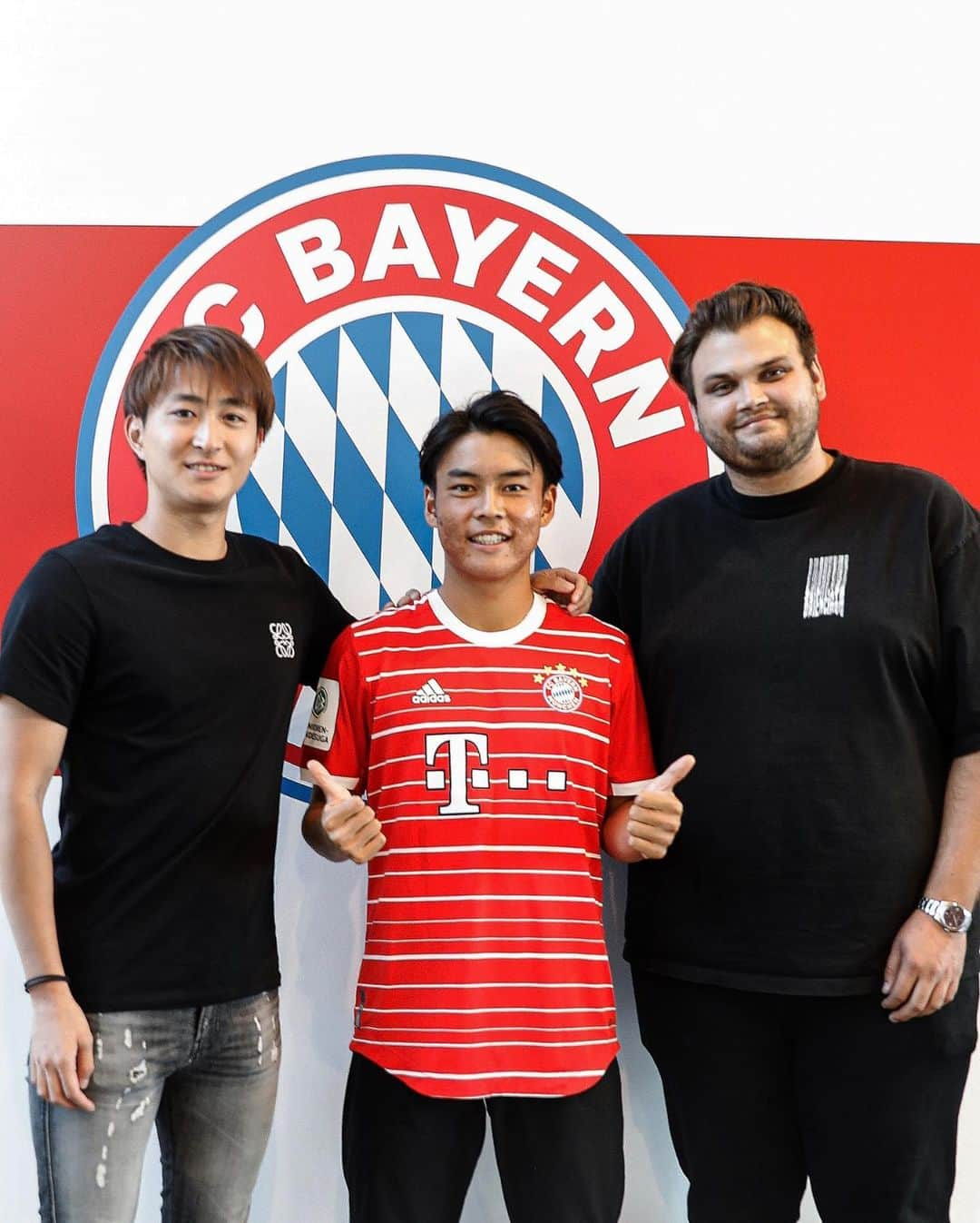 伊藤遼哉のインスタグラム：「Good luck Taichi 🤞🏻 @fcbayern   #福井太智 #TaichiFukui」