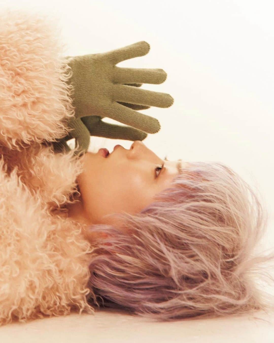 のインスタグラム：「・ @nylonjapan 発売🦹‍♀️ 色んなヘアメイクと衣装を纏い 心躍る時間でした🤘ぜひ☺︎」