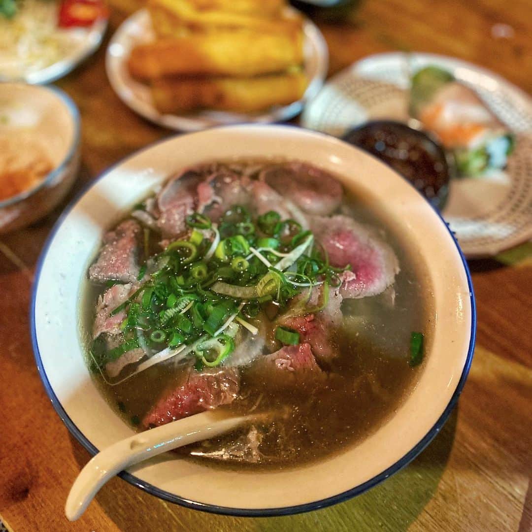 Eat With Steph & Coさんのインスタグラム写真 - (Eat With Steph & CoInstagram)「Life is full of o-PHO-rtunities!! Grab it while you can 😉🍜 This is my favourite Vietnamese restaurant in London 🥰 @eatvietnam_london   📍 Location: Deptford 💸 Cost: ££ 🍃 Veg options: Yes!  🍜 Best dishes: Pho 👀 Type: Vietnamese 🇻🇳」9月28日 19時42分 - eatwithsteph_ldn