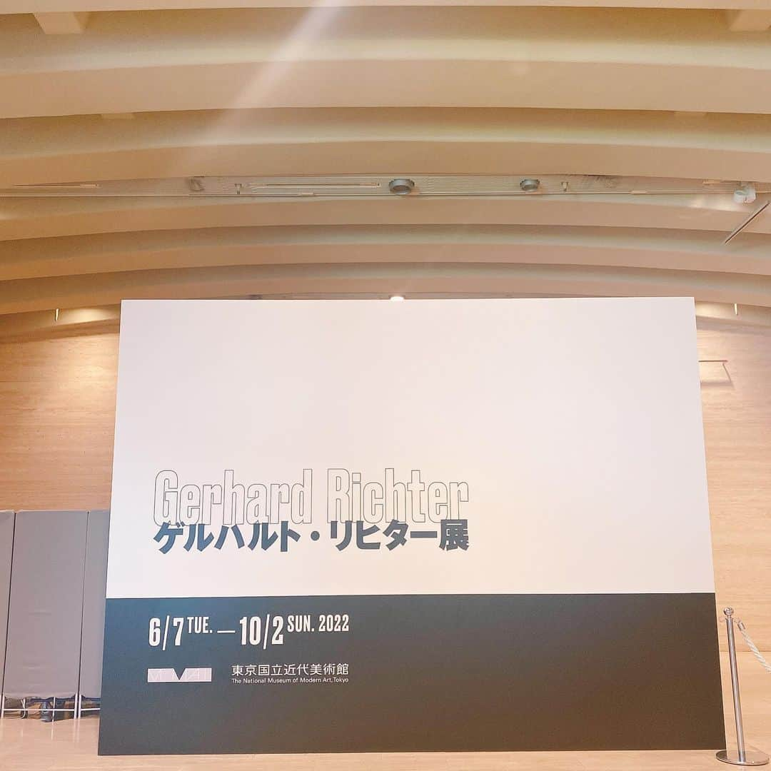 鎌田梢のインスタグラム：「絵にエネルギーがあるということをひしひしと感じる作品の集まり。伝わりすぎて入れない部屋があった。。じいちゃんすごい。 #ゲルハルトリヒター展 #芸術の秋」