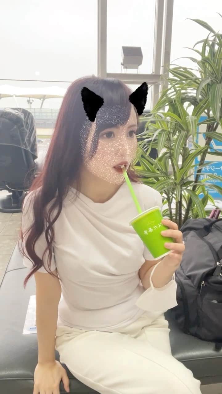 柏木葵のインスタグラム：「今月は忙しいを極めた✌️  #おしゃれより機能性を重視した服  #ヒールをやめてスニーカー #健康で文化的な生活」
