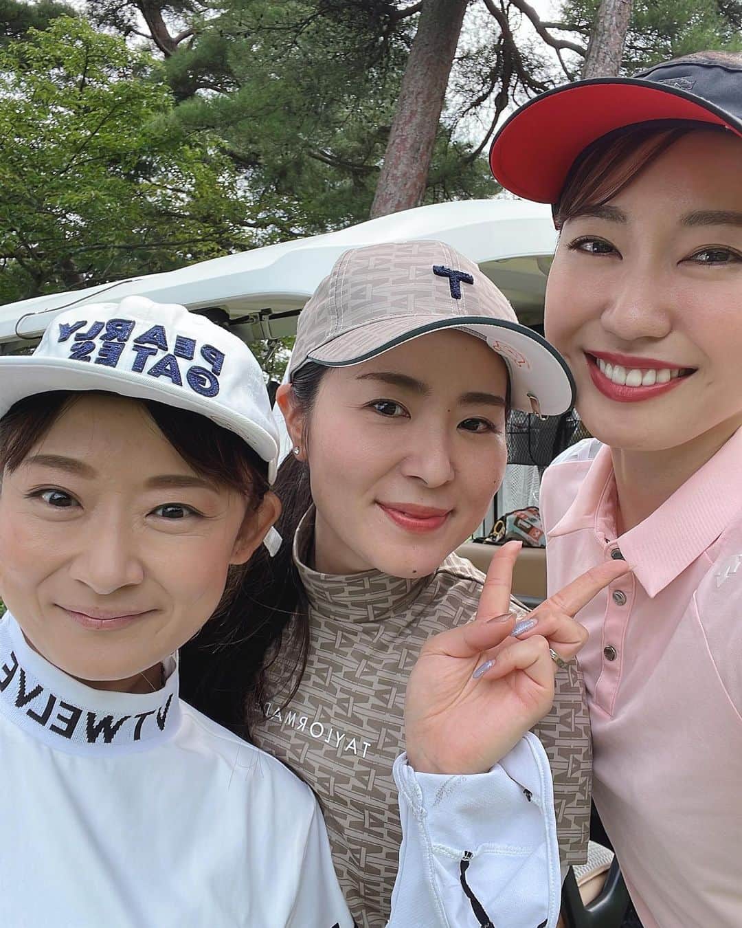 山下詩乃のインスタグラム：「初めての西条コースはひろみちゃんとあやなんと❤️ 2人とも飛距離えぐい🔥😂可愛い顔して男子みたいな球打つ😳👏グリーン周りも本当に上手でたくさん勉強になったよ✨ こう比べると山下非力、、、🥲頑張ります💪 　　  #狙いが男 #飛距離モンスター #ゴルフ好きな人と繋がりたい #ゴルフ女子 #広島ゴルフ #ゴルフ男子 #ガチゴルファー」