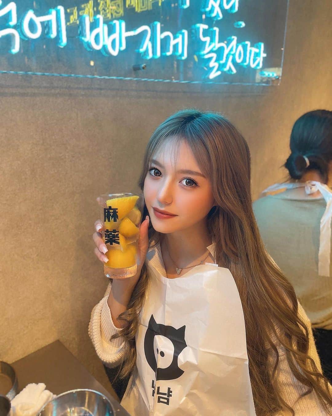 南斗最後のユリアのインスタグラム：「木屋町に新しくできた　@mayakkcalvi  いってきた🇰🇷  めっちゃ美味しかった🥹💗💗  #麻薬カルビ  #木屋町グルメ  #マヤカル #麻薬カルビ木屋町 #麻薬カルビ京都 #韓国料理 #チュモッパ #チーズボール #チャプチェ #おいしかった #祇園 #キャバ嬢 #ホワイトナイト祇園 #京都グルメ」
