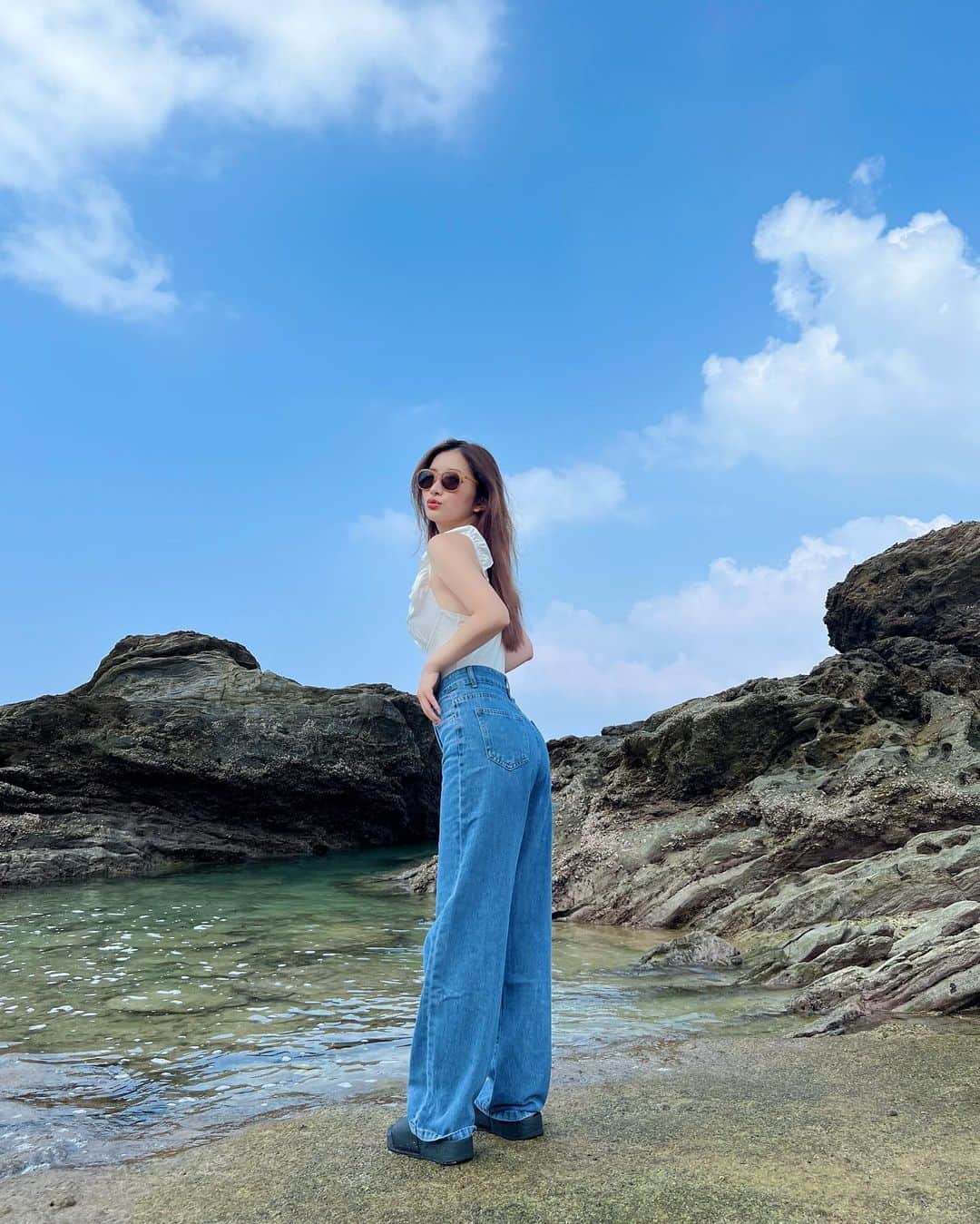 南りほのインスタグラム：「しばらくまだ沖縄投稿続きます〜🌴🙇🏼‍♀️  沖縄は、なかなか天気が読めないけど今回はほぼ晴れてくれてよかった〜🥺  空がめちゃくちゃ綺麗🌈🫐」
