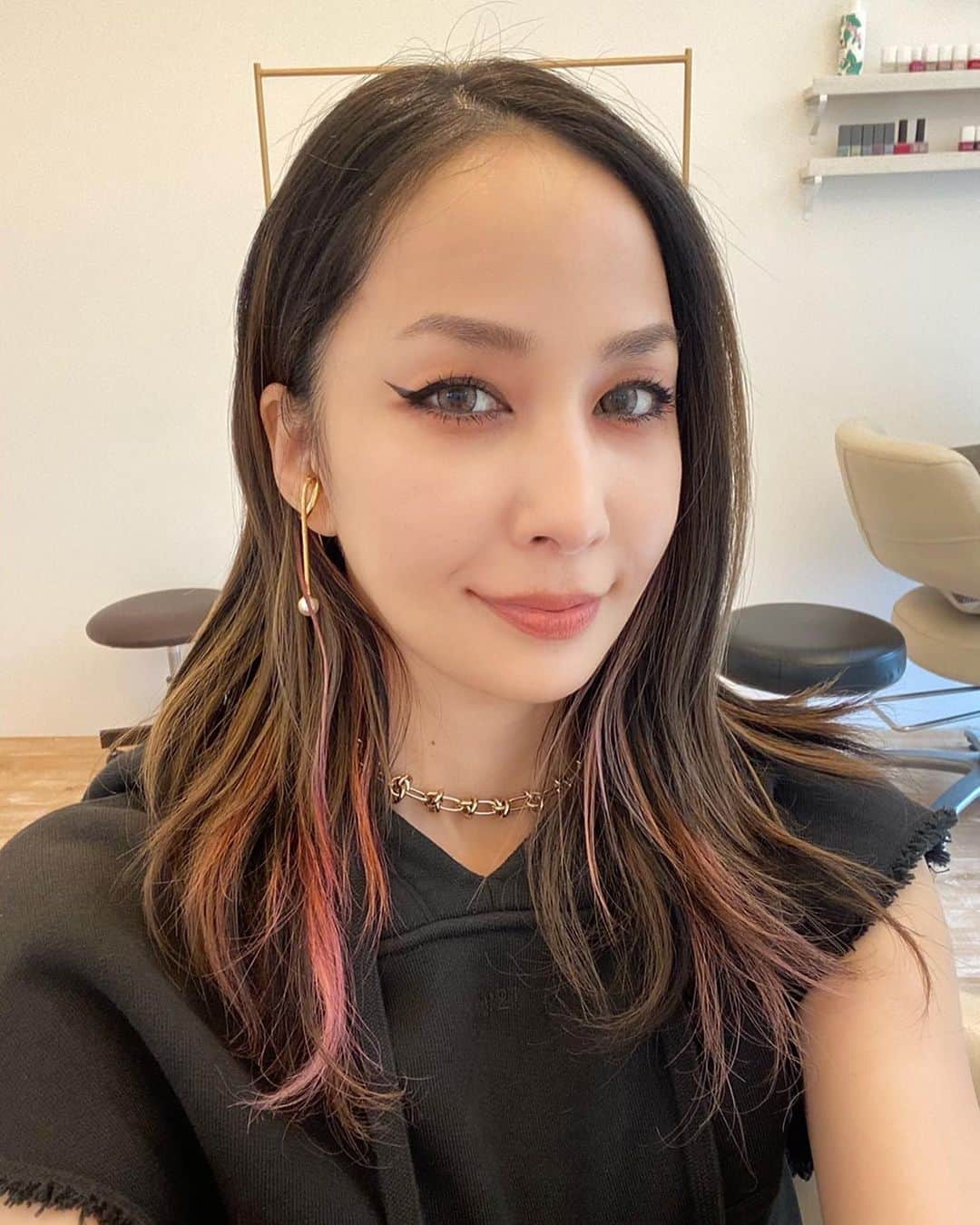 中島美嘉さんのインスタグラム写真 - (中島美嘉Instagram)「. サッパリしました！ @twiggytokyo 松浦さん スタッフの皆さん ありがとう ございます！  @twiggy_yume @twiggy.cafe_ #ツイギー #カット #カラー はピンクも入れました いつもカラーは お任せ テンション上げて 頂いてます！」9月28日 21時27分 - mikanakashima_official