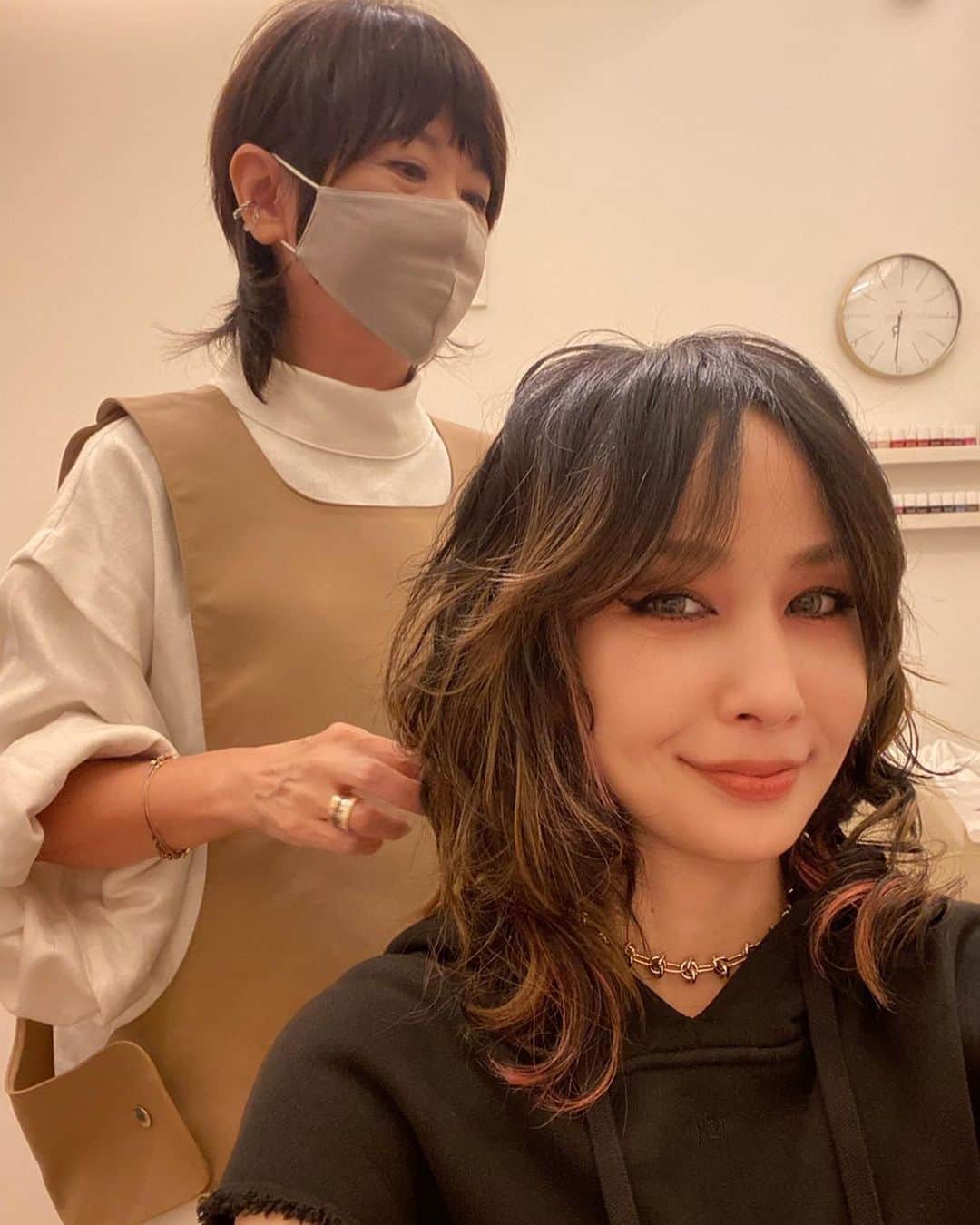 中島美嘉さんのインスタグラム写真 - (中島美嘉Instagram)「. サッパリしました！ @twiggytokyo 松浦さん スタッフの皆さん ありがとう ございます！  @twiggy_yume @twiggy.cafe_ #ツイギー #カット #カラー はピンクも入れました いつもカラーは お任せ テンション上げて 頂いてます！」9月28日 21時27分 - mikanakashima_official