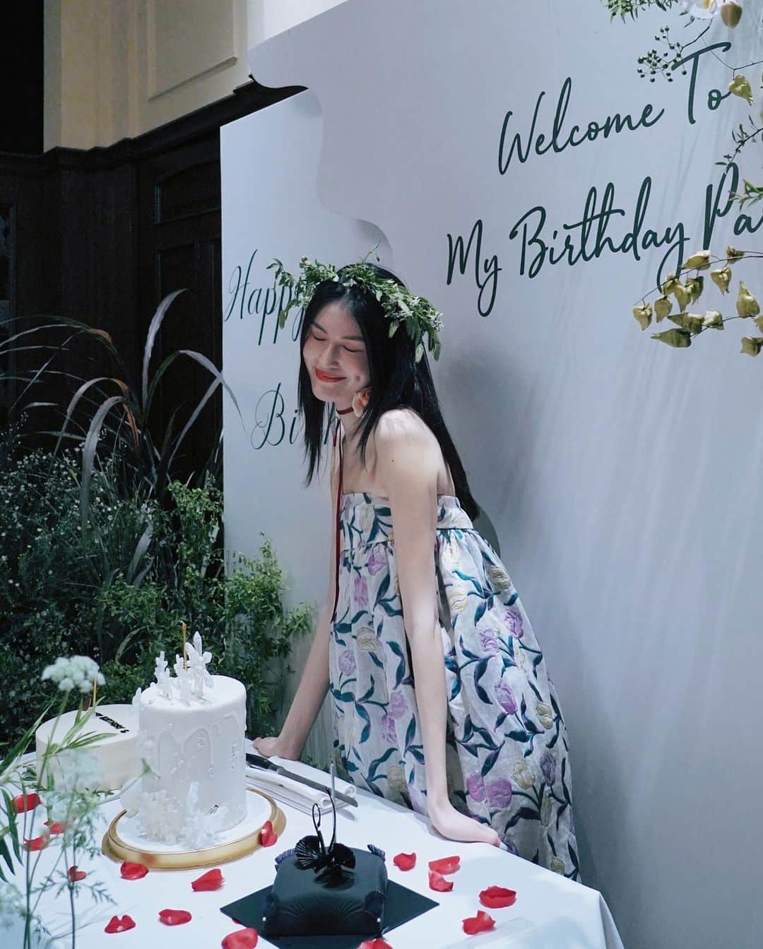 スイ・ヒーのインスタグラム：「☺️☺️☺️🎂🎂🎂🌱🌱🌾🌾🌾🌷🌷🌷🌷💚💚💚💚💚」