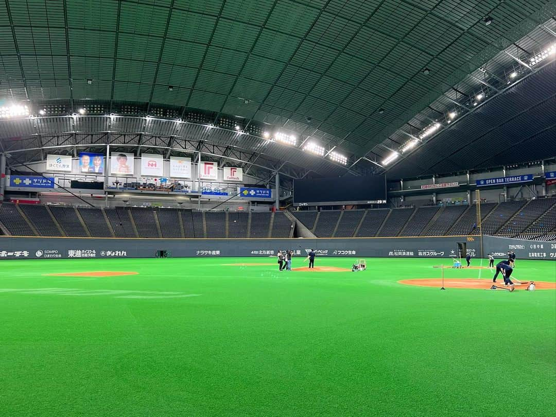 榎下陽大さんのインスタグラム写真 - (榎下陽大Instagram)「ありがとう札幌ドーム⚾️ 色んな思い出のある札幌ドーム、今日で最終戦でした。 現役生活で唯一のお立ち台は札幌ドームで2013年の初勝利の時、杉谷拳士と一緒でした。 札幌ドームでのたくさんのご声援、ありがとうございました。  #札幌ドーム #ありがとう #lovefighters #ファンは宝物」9月28日 23時54分 - yodai_enoshita