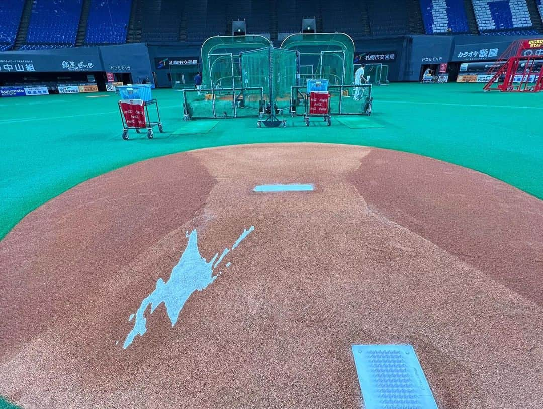 榎下陽大さんのインスタグラム写真 - (榎下陽大Instagram)「ありがとう札幌ドーム⚾️ 色んな思い出のある札幌ドーム、今日で最終戦でした。 現役生活で唯一のお立ち台は札幌ドームで2013年の初勝利の時、杉谷拳士と一緒でした。 札幌ドームでのたくさんのご声援、ありがとうございました。  #札幌ドーム #ありがとう #lovefighters #ファンは宝物」9月28日 23時54分 - yodai_enoshita