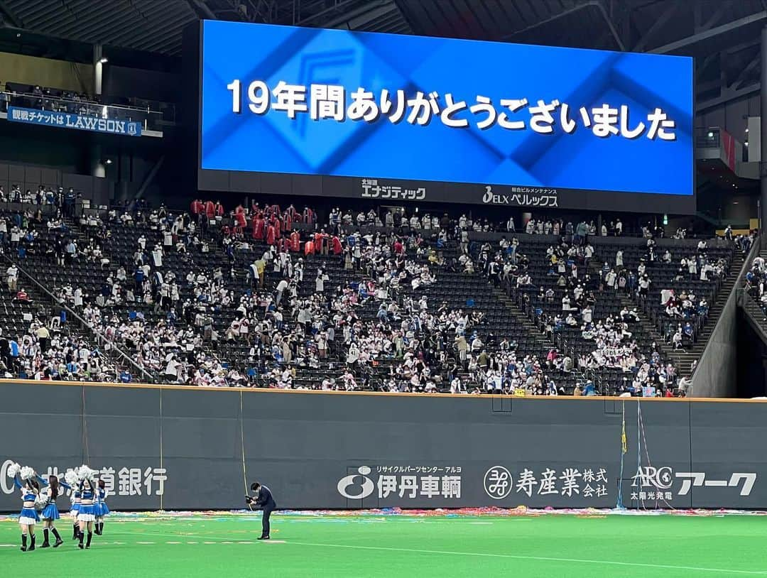 榎下陽大さんのインスタグラム写真 - (榎下陽大Instagram)「ありがとう札幌ドーム⚾️ 色んな思い出のある札幌ドーム、今日で最終戦でした。 現役生活で唯一のお立ち台は札幌ドームで2013年の初勝利の時、杉谷拳士と一緒でした。 札幌ドームでのたくさんのご声援、ありがとうございました。  #札幌ドーム #ありがとう #lovefighters #ファンは宝物」9月28日 23時54分 - yodai_enoshita