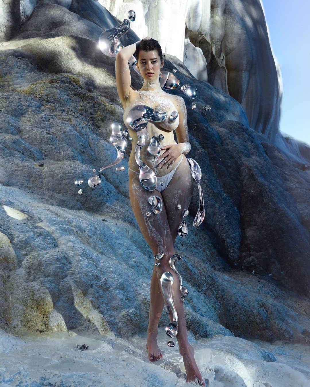 Sarahのインスタグラム：「Water bending 🐟 @nicholas.fols  @0keyth  on effects」