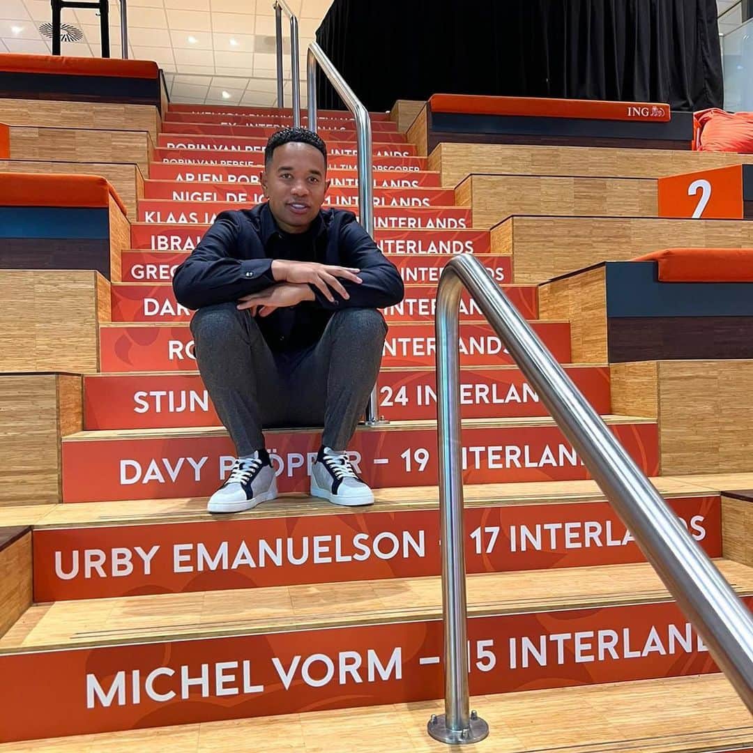 ウルビー・エマヌエルソンのインスタグラム：「It was a honour to play 17 caps for my country 🇳🇱  Was nice to see some of my old teammates again. Proud to be on the hall of fame of the Dutch football federation 🙏🏽🙏🏽#neverstopdreaming」