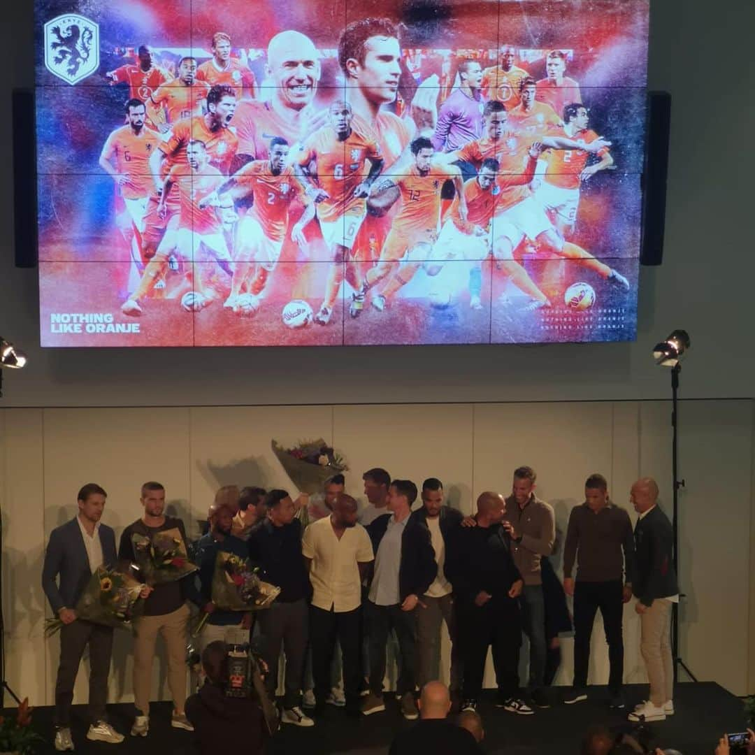 ウルビー・エマヌエルソンさんのインスタグラム写真 - (ウルビー・エマヌエルソンInstagram)「It was a honour to play 17 caps for my country 🇳🇱  Was nice to see some of my old teammates again. Proud to be on the hall of fame of the Dutch football federation 🙏🏽🙏🏽#neverstopdreaming」9月29日 2時42分 - urby28