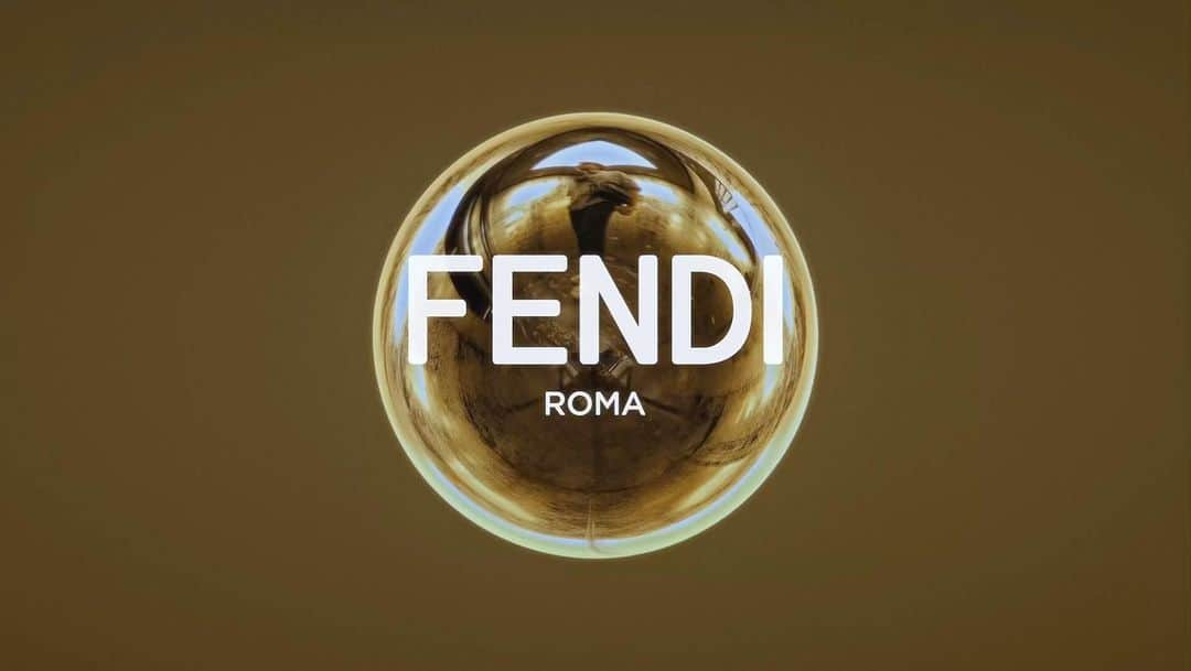 三浦翔平のインスタグラム：「@fendi #Fendi #FendiMensPeekabooBar​  FENDIの「ピーカブー」バッグのカスタマイズサービスイベント​「メンズ ピーカブー バー」を体験してみました！！ ボディ、ハンドル、ポケットを自由にミックス＆マッチさせて​自分にぴったりな「ピーカブー アイシーユー」を作ることができます。  今後、大阪、福岡、東京の店舗で開催予定です。」