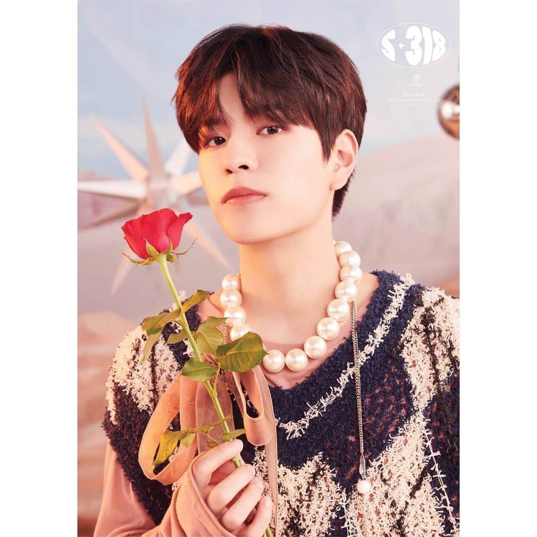 Stray Kidsさんのインスタグラム写真 - (Stray KidsInstagram)「Stray Kids JAPAN SEASON'S GREETINGS 2023 "S-318"  Teaser Image  #StrayKids #スキズ #JAPAN_SEASONS_GREETINGS_2023 #S318 #STAY」9月29日 13時04分 - straykids_official_jp