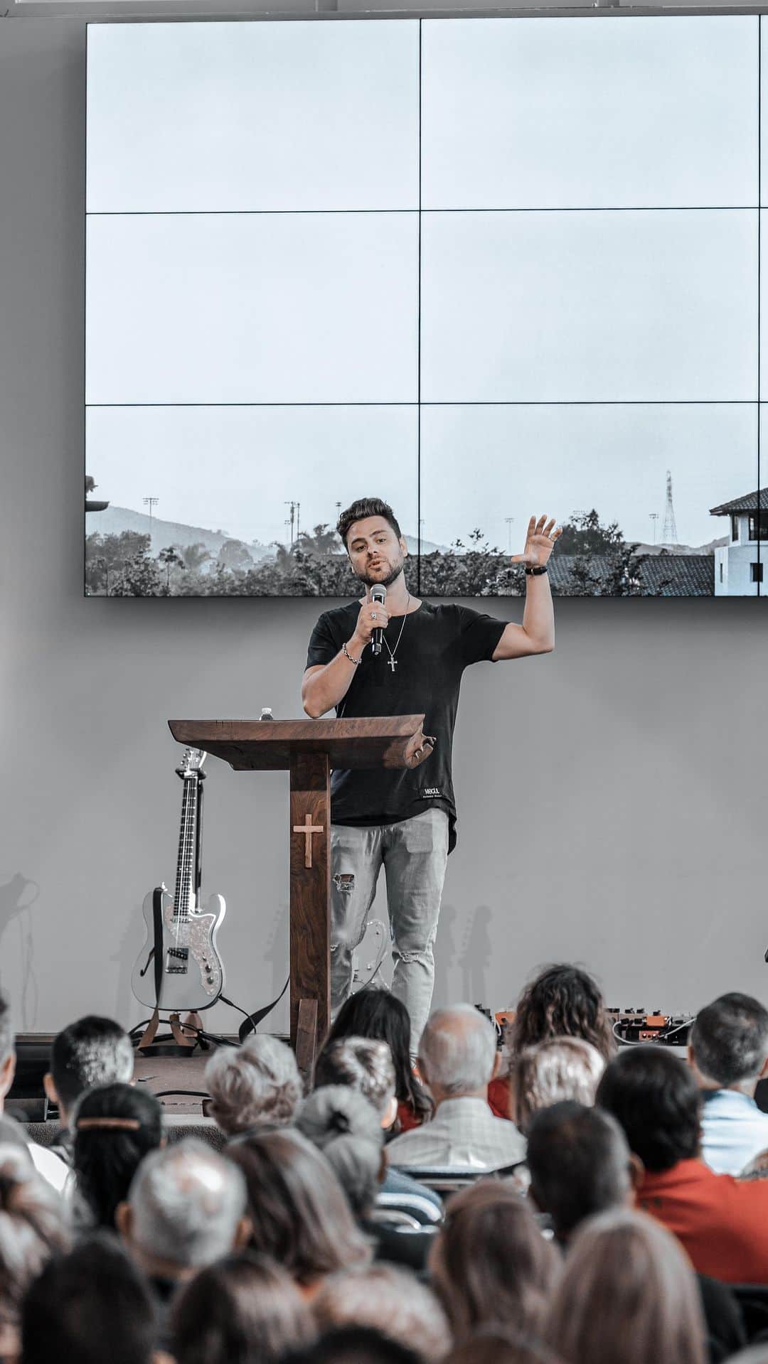 ギャレット・バックストロームのインスタグラム：「We need more Spartans to rise up and fight for Kingdom expansion in the name of Jesus Christ… Not lukewarm Christians that are afraid to take risks because they are buying into the lies of the enemy. @kmg_ministries」