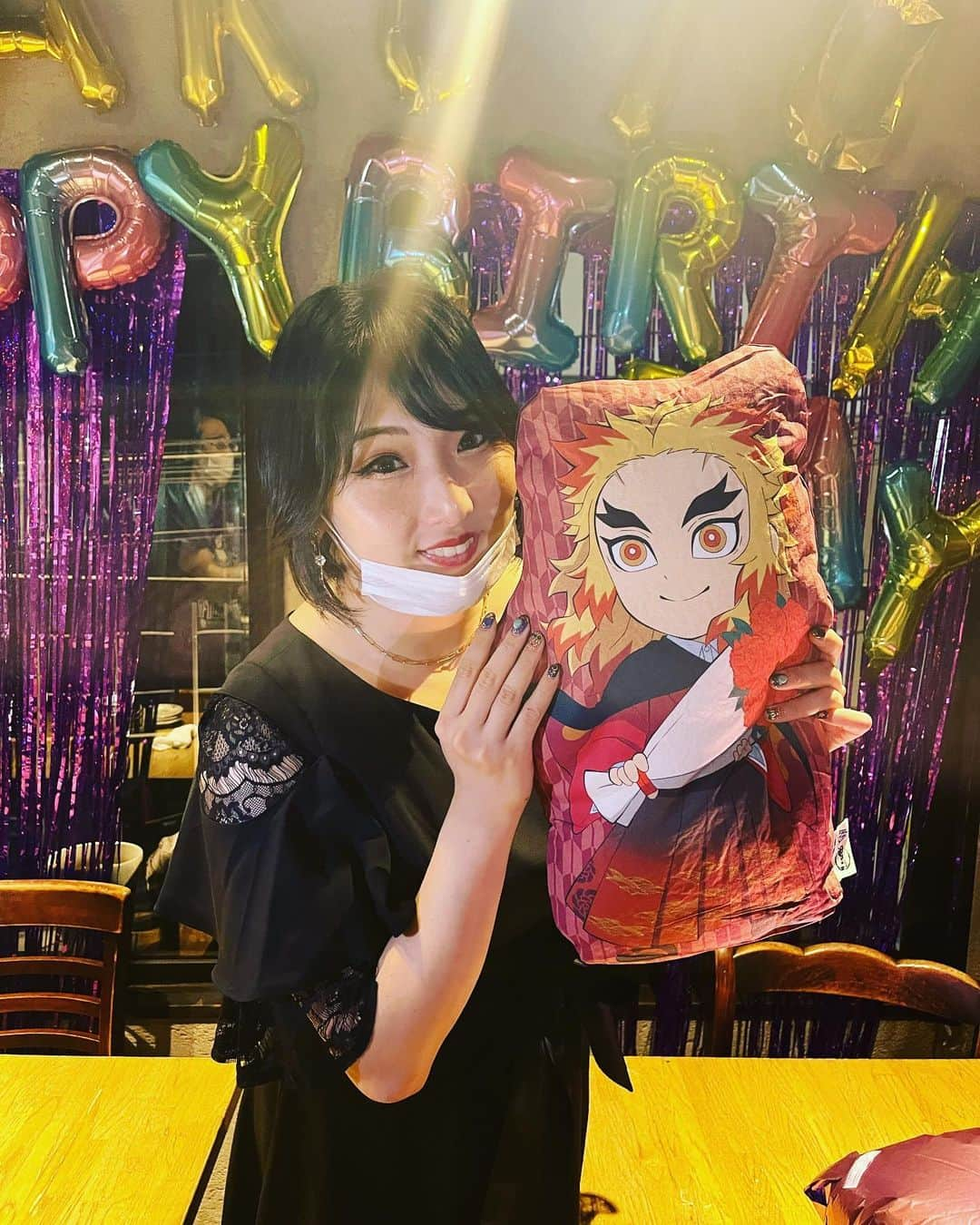 真琴さんのインスタグラム写真 - (真琴Instagram)「かわいいときれいは似てるようで意味が違うし、肌寒いと涼しいも全然違う、、❤️‍🔥 ニュアンス？が違うからこそ小説が成り立つ…🥶」9月29日 8時33分 - makochan926