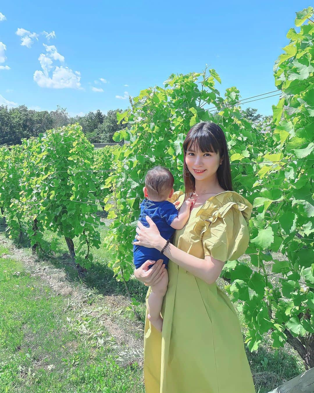 高瀬友規奈のインスタグラム：「Such a beautiful day for walking around a vineyard🍇 ・ ・ ・ ぶどう畑をお散歩🧚🏻‍♀️ #yamazakiwinery」