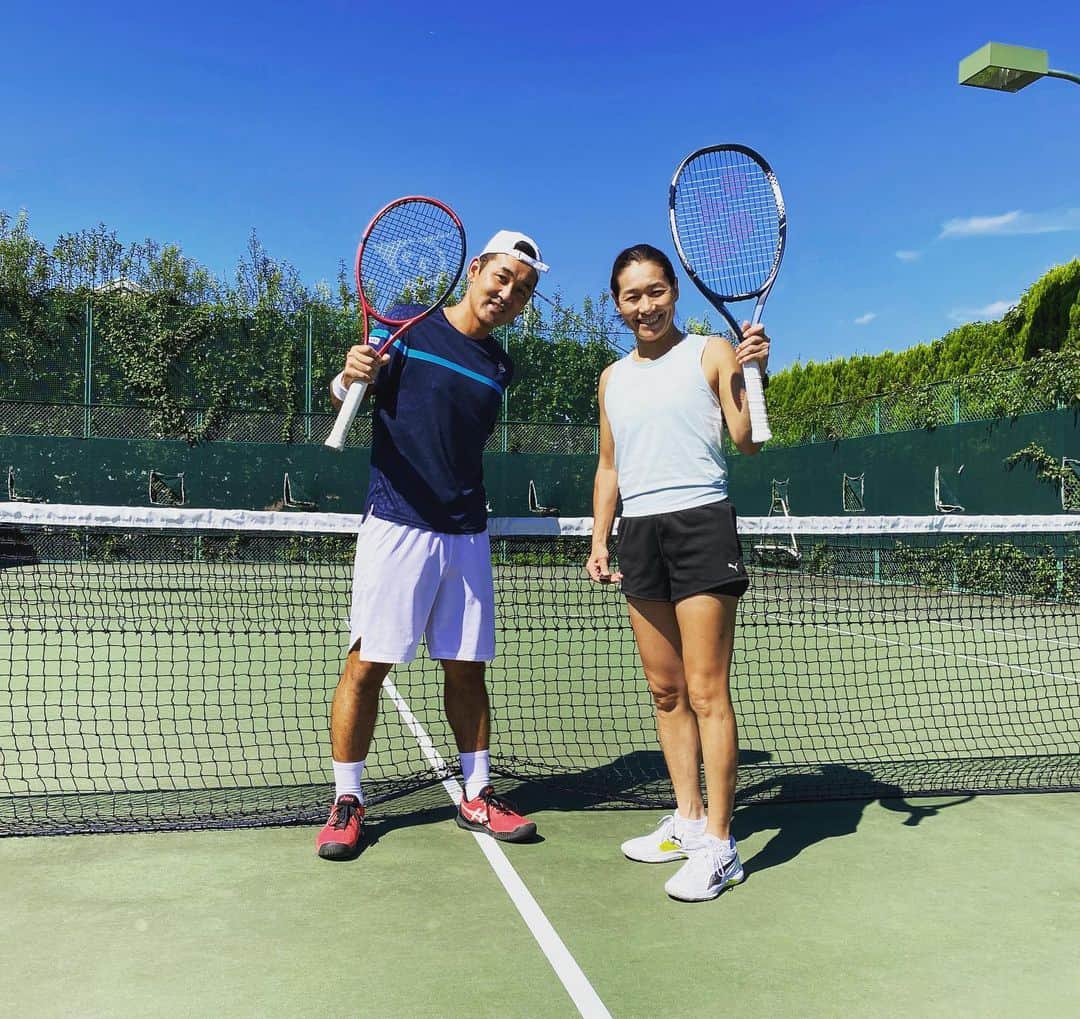 のインスタグラム：「2022週1テニスの日 22回目 お誕生日の日でも週1テニス🎾 昨日はみんな忙しくなべじゅんくんのみ。 静岡からレッスンの合間に時間を作って来てくれました。 バースデーテニスはみっちり打ち合えました！  #伊達公子 #kimikodate  #テニス  #テニスプレイヤー #tennis  #tennisplayer #2022年9月28日 #2022 #2022年 #週1テニス #週1テニ22回目 #2022年週1テニス22回目 #テニスって楽しい #yonex #yonextennis #yonexjapan #プーマ #puma #pumajapan #プーマグラム」