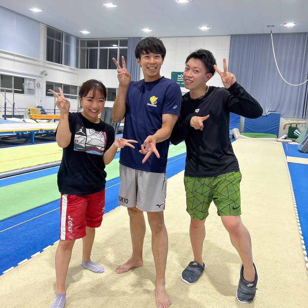 寺本明日香のインスタグラム：「後輩が人脈広げて どんどん新たなチャレンジへ✨️ #ディズニーオンアイス も 楽しませていただきました🎶 ショー後にMCの友真さんとも お会いしました！  至学館大学へ 遊びに来てくれてありがとう！！ 女子の練習の指導も してくれました🙇‍♀️  全力応援！！」